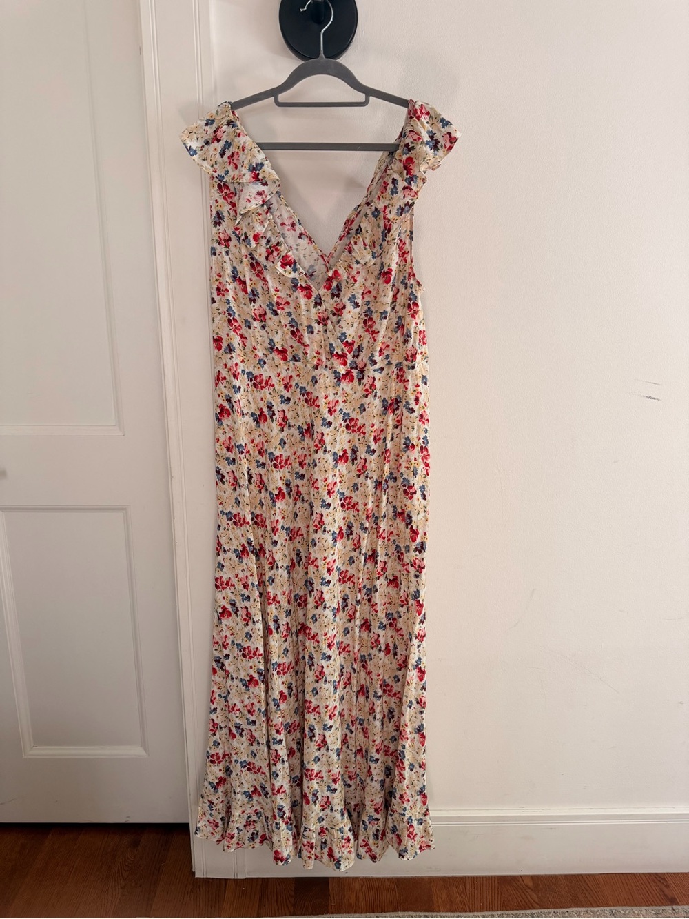 Doen Floral V-Neck Maxi Dress in Cream with Red & Blue Prints